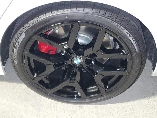 2025 BMW 330 i