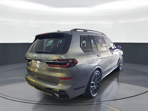 C4W 2027 BMW X7 xDrive40i