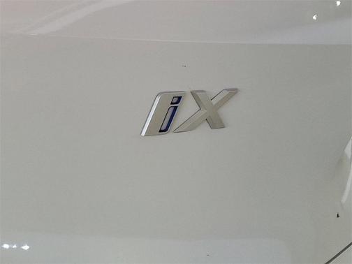 2025 BMW iX xDrive50
