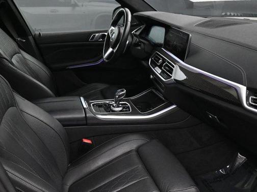 Mineral White Metallic 2022 BMW X5 M50i