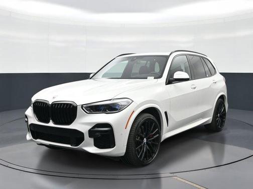 Mineral White Metallic 2022 BMW X5 M50i