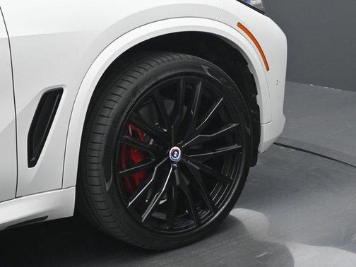 Mineral White Metallic 2022 BMW X5 M50i