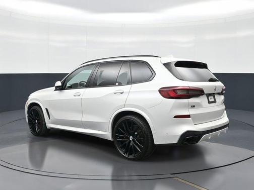 Mineral White Metallic 2022 BMW X5 M50i