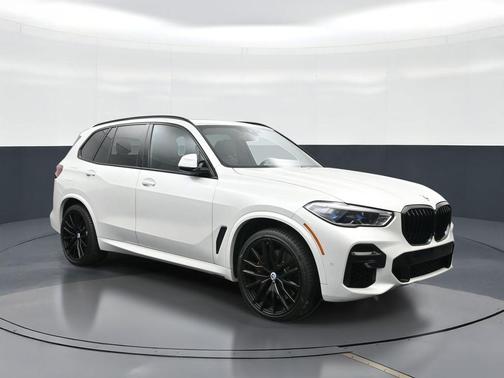 Mineral White Metallic 2022 BMW X5 M50i