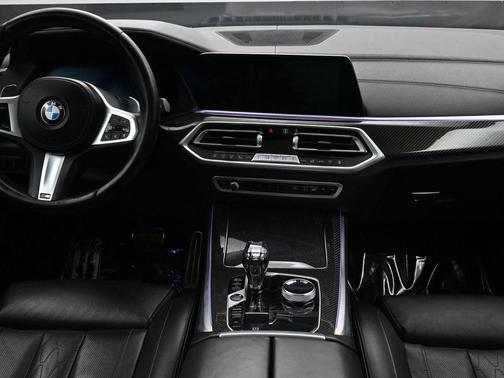 Mineral White Metallic 2022 BMW X5 M50i