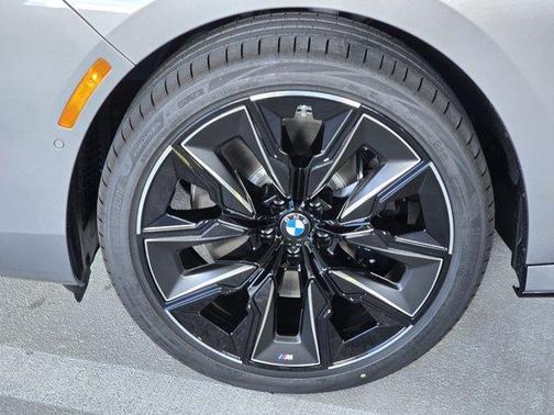 2026 BMW 740 i