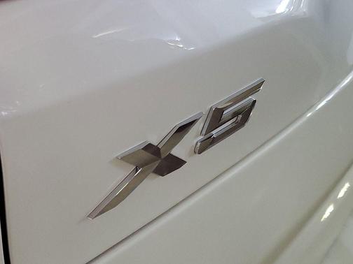 Mineral White Metallic 2026 BMW X5 sDrive40i
