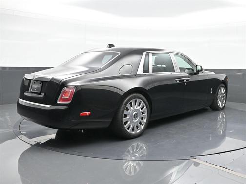 2022 Rolls-Royce Phantom Base