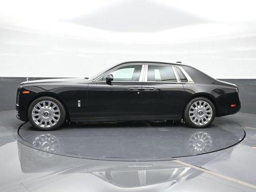 2022 Rolls-Royce Phantom