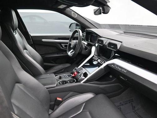 2019 Lamborghini Urus Base