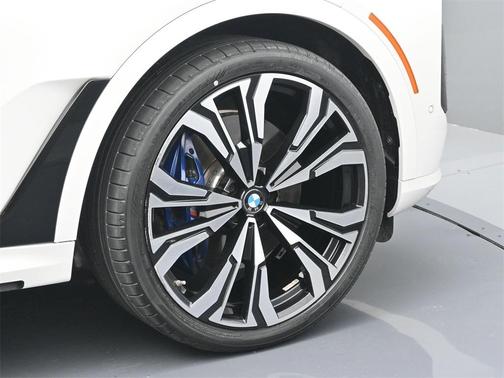 2024 BMW X7 M60i
