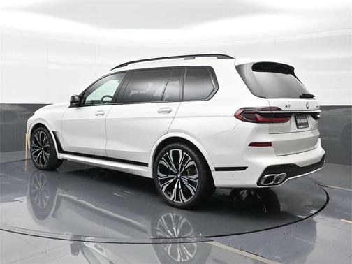 2024 BMW X7 M60i