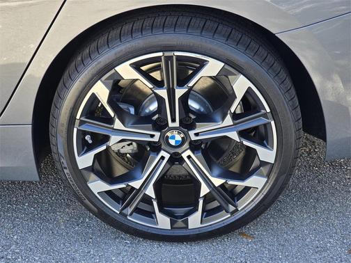 2025 BMW 330 i