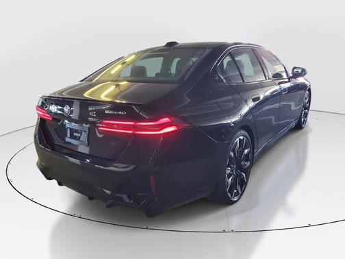 Black Sapphire Metallic 2026 BMW i5 eDrive40