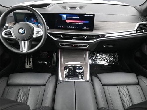 2024 BMW X7 M60i