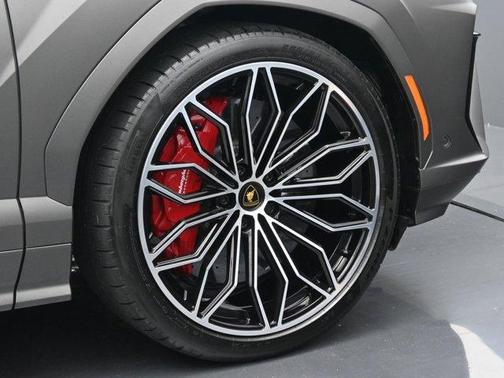 2025 Lamborghini Urus SE