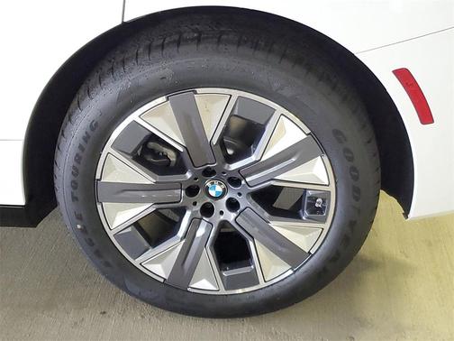2026 BMW iX xDrive60