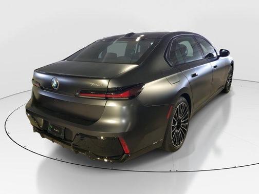 2026 BMW 740 i