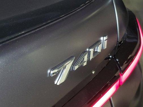 2026 BMW 740 i