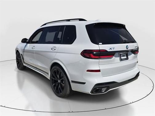 2025 BMW X7 M60i