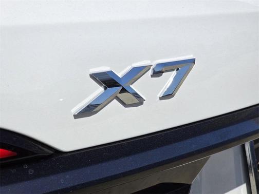 2025 BMW X7 M60i
