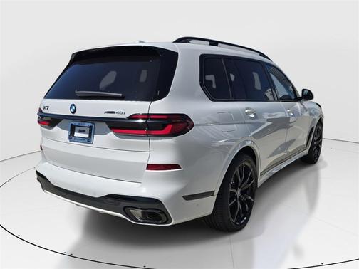2025 BMW X7 M60i
