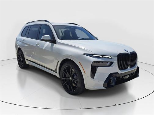 2025 BMW X7 M60i