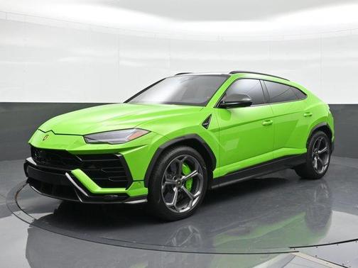 Green 2022 Lamborghini Urus