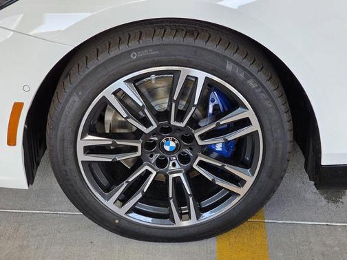 Alpine White 2026 BMW 530 i