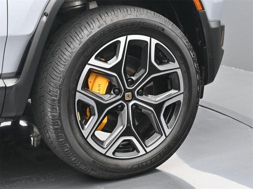 2024 Rivian R1S Adventure Quad Motor Large Pack