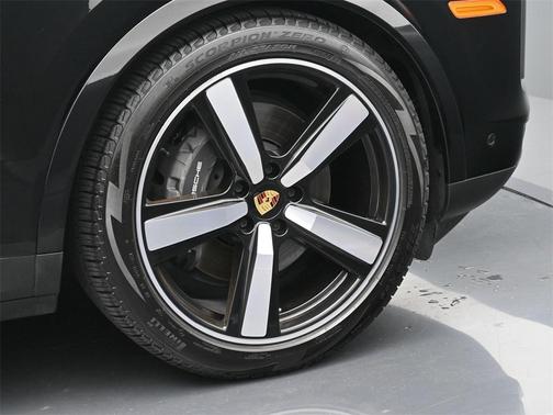2024 Porsche Cayenne Base