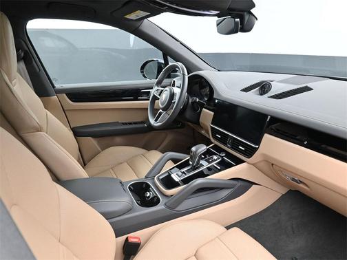 2023 Porsche Cayenne S Platinum Edition
