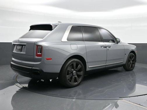 Gray 2020 Rolls-Royce Cullinan