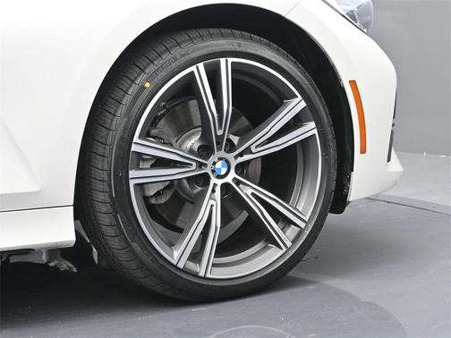 2022 BMW 330 i xDrive