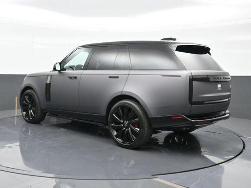 2025 Land Rover Range Rover P615 SV