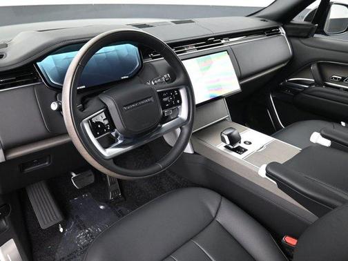 2025 Land Rover Range Rover P615 SV