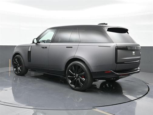 2025 Land Rover Range Rover P615 SV