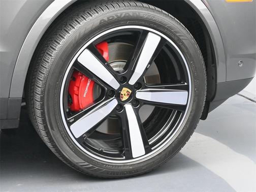 2024 Porsche Cayenne S
