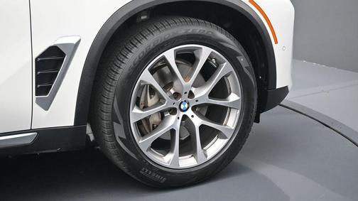 Alpine White 2024 BMW X5 sDrive40i