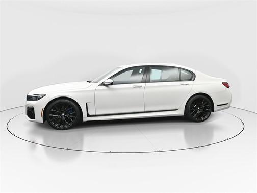 2022 BMW 740 i