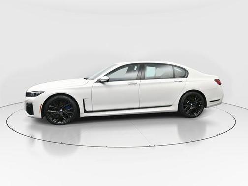 2022 BMW 740 i