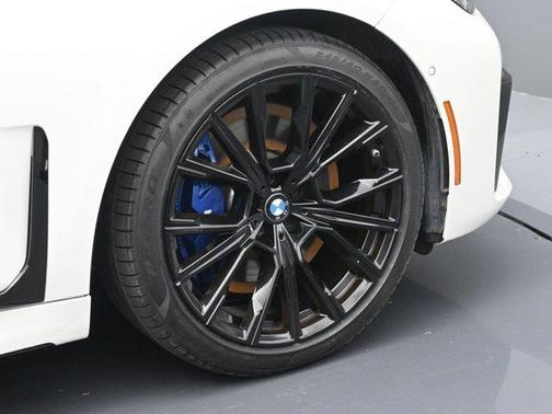 2022 BMW 740 i