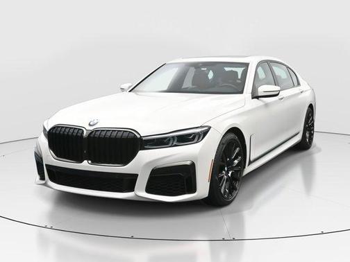 2022 BMW 740 i
