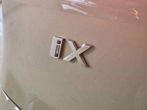 2026 BMW iX xDrive60