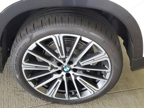 Alpine White 2026 BMW X1 xDrive28i