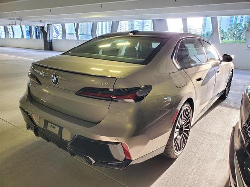 2026 BMW 740 i
