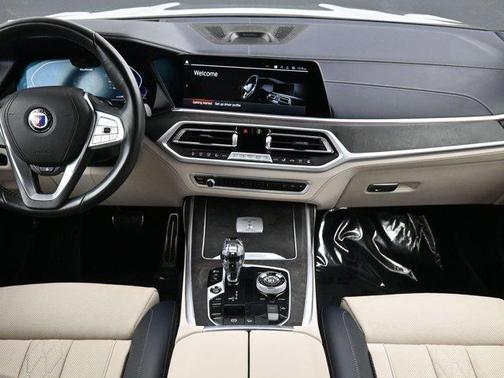 Dravit Gray Metallic 2022 BMW X7 M50i