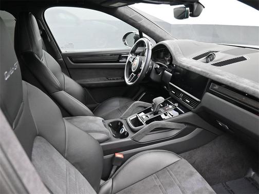 2023 Porsche Cayenne Turbo GT