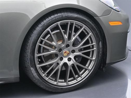 2022 Porsche Panamera Platinum Edition