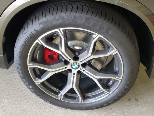 Manhattan Green Metallic 2026 BMW X5 PHEV xDrive50e